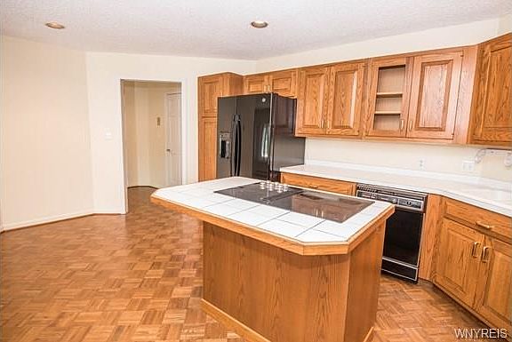 5th image of 202 Castlebrook Ln