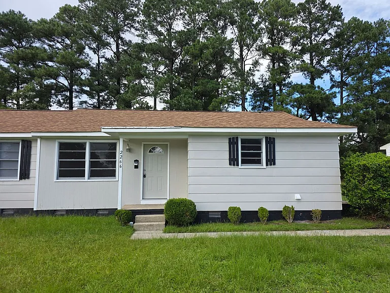 2266 Onslow Dr — Photo 1