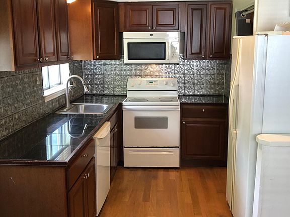 2nd image of 224 Linden St