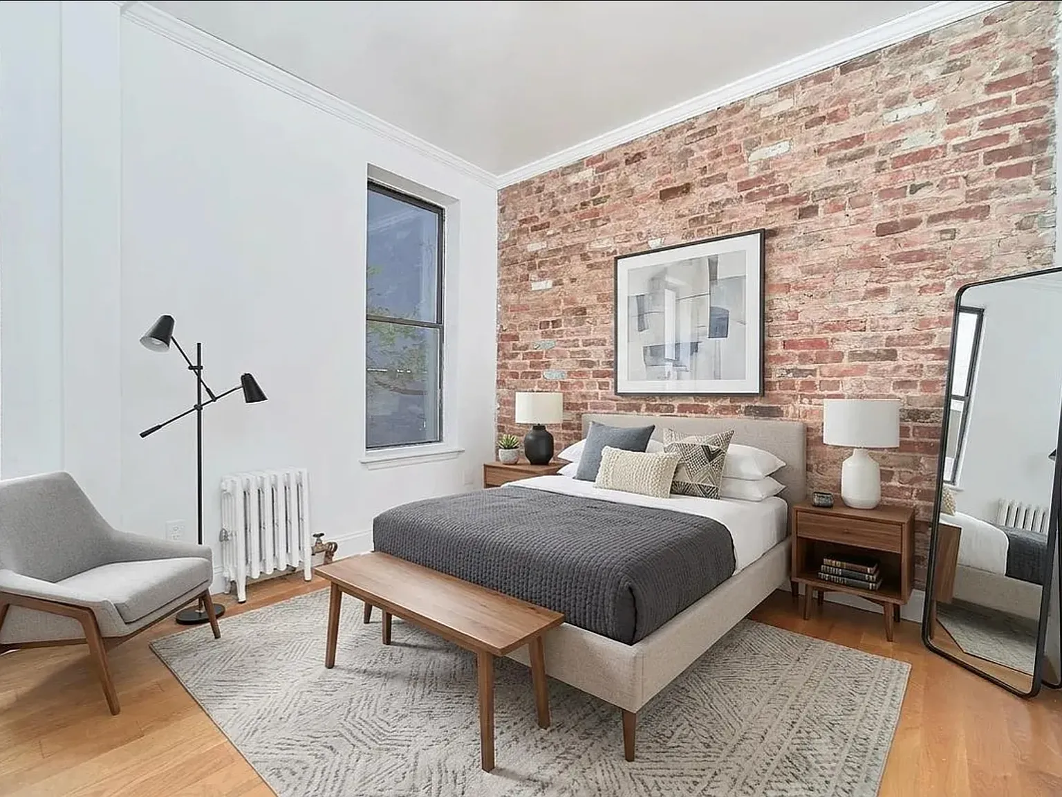 211 Avenue A — Photo 3