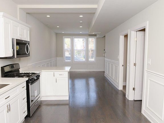 5th image of 2633 S Karlov Ave