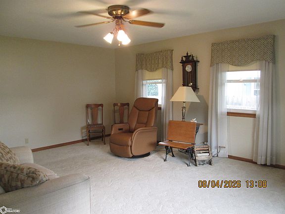 4th image of 700 E 17th St