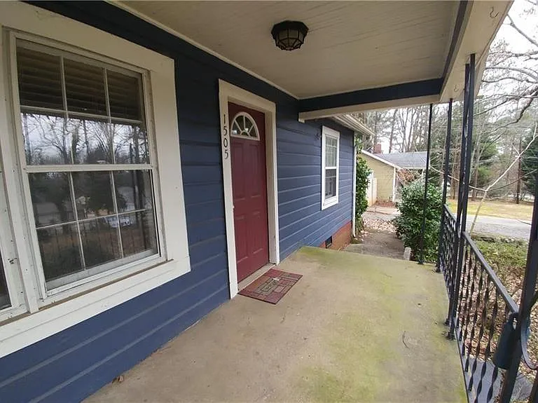 1505 Eastland Rd — Photo 6