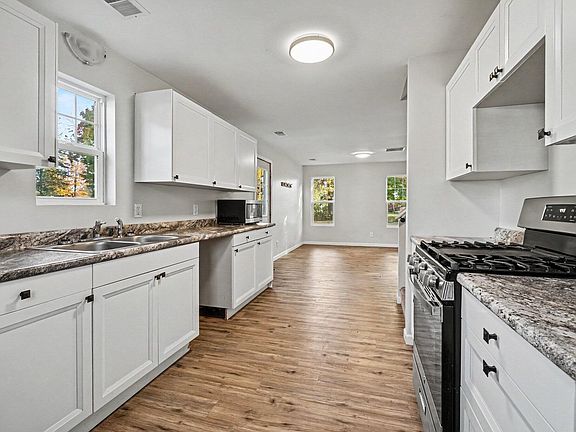4th image of 421 Wood St