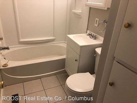 5th image of 216 Clarendon Ave
