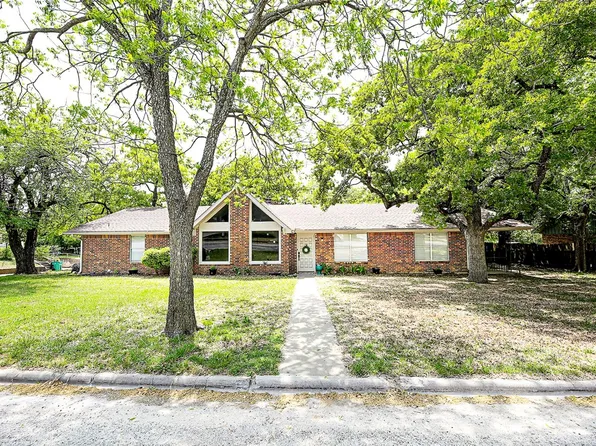 700 W Pecan St, Bowie, TX 76230