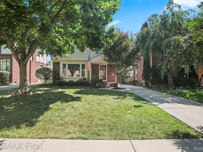 324 Fisher Rd, Grosse Pointe Farms, MI, 48230