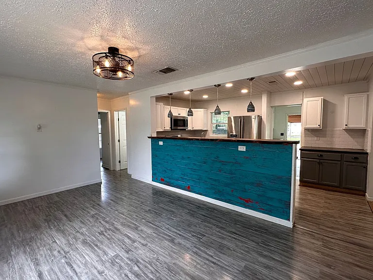 2609 Belmeade St — Photo 3