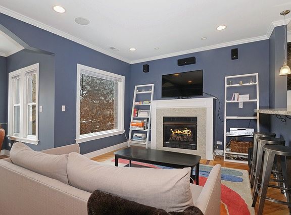 3rd image of 1453 W Winnemac Ave #2