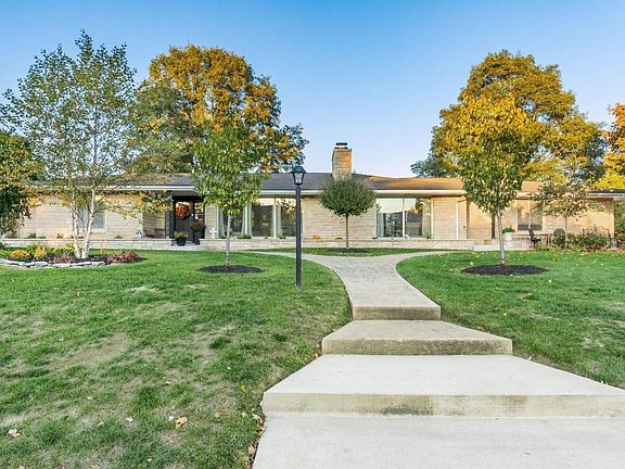 3rd image of 9810 Circle Dr E