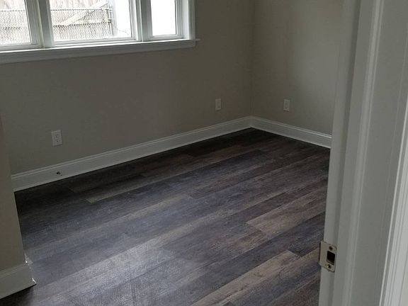 3rd image of 416 City Island Ave
