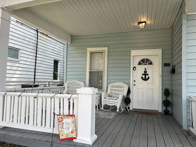 374 Park Ave — Photo 31