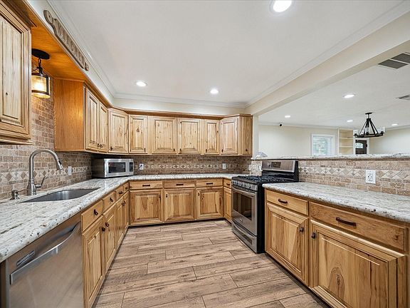 5th image of 1325 Curtin St
