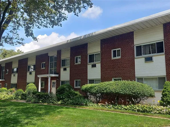 125 Hempstead Garden Drive #L2C, West Hempstead, NY 11552