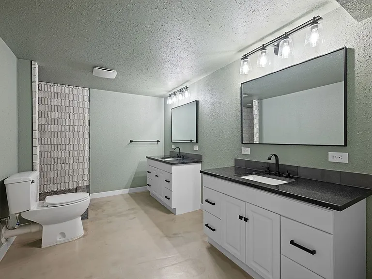 7904 N Crestline St — Photo 24