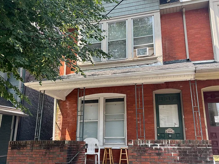 134 College Ave #R — Photo 1