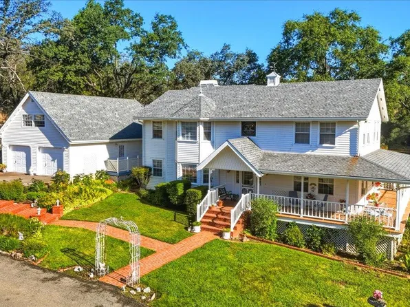 13232 Quarterhorse Dr, Grass Valley, CA 95949