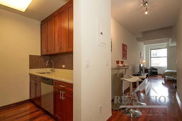 Sold by Reaction | media 4