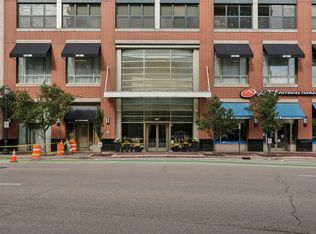 807 Davis St UNIT 403, Evanston, IL 60201