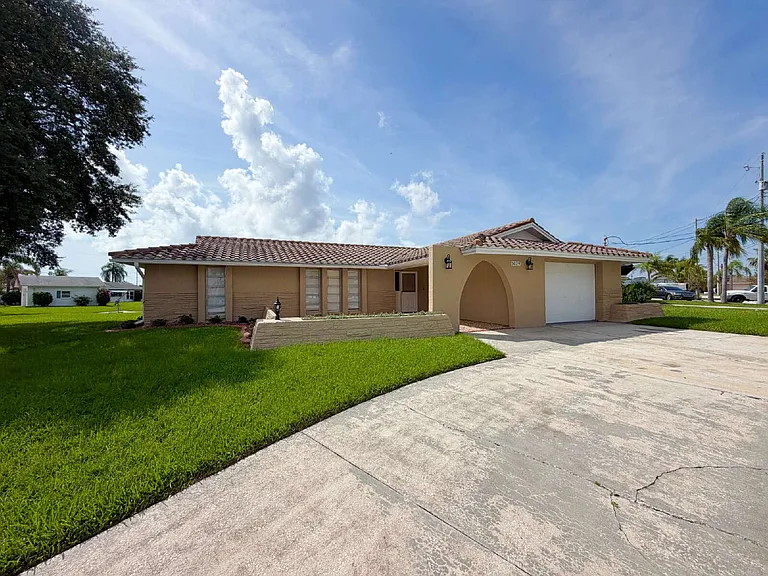 5029 Pelican Dr — Photo 3