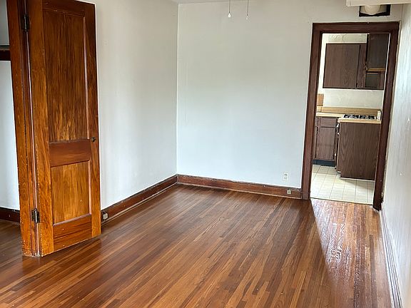 3rd image of 1385 Northwest Blvd #C