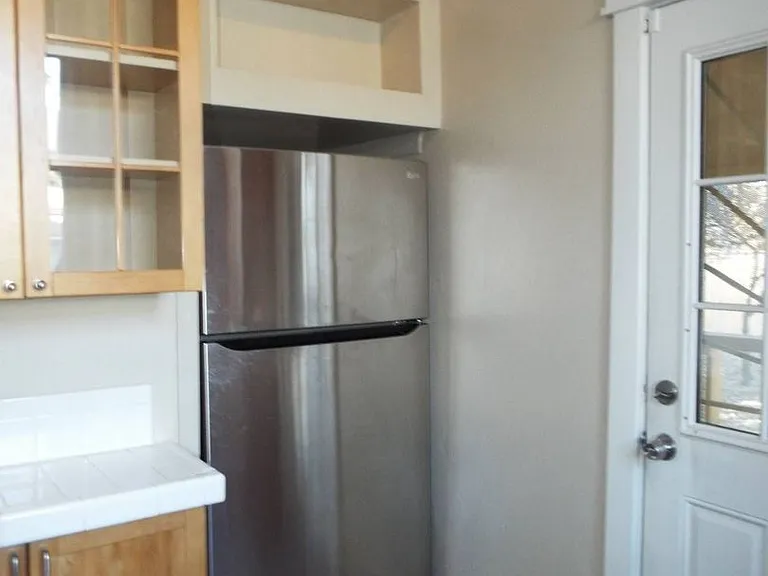 828 N 6th Ave — Photo 3