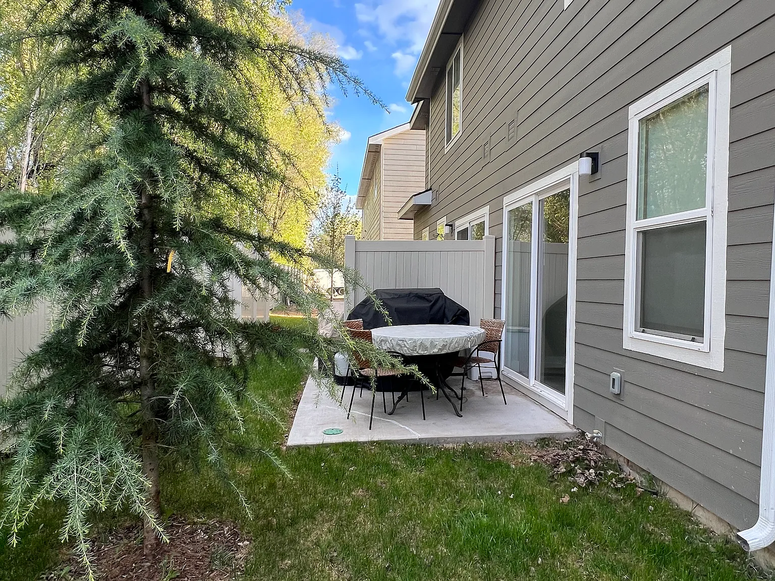 3 bed, 2.5 bath, 1668 sqft, $2,100 — Photo 3