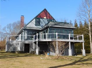 35 3rd St, Portsmouth, RI 02871