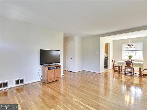 4th image of 3245 Kenney Dr