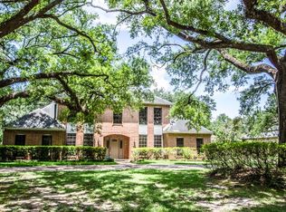24 Avenue Of The Oaks, Beaumont, TX 77707
