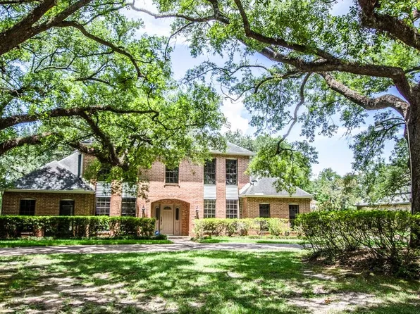 24 Avenue Of The Oaks, Beaumont, TX 77707
