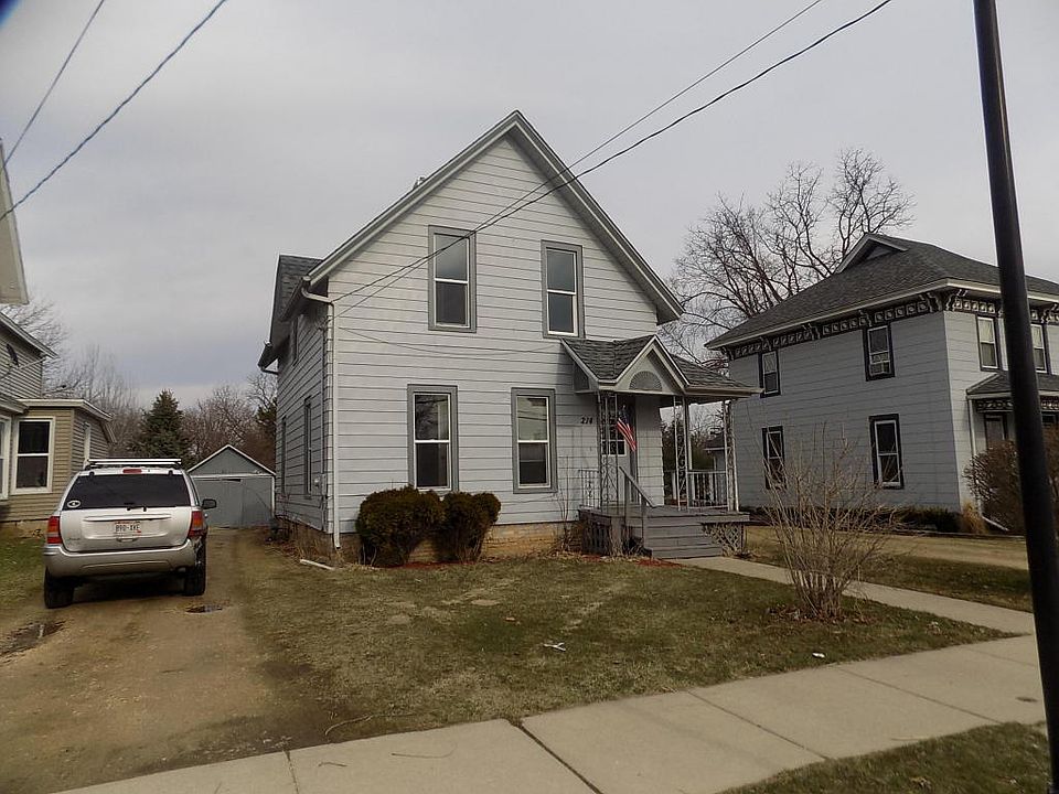 2nd image of 214 Martin St