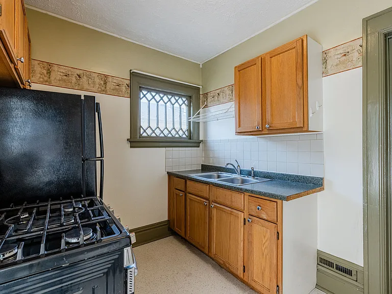 1745 E St #2 — Photo 8