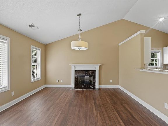 4th image of 3125 Brookfield Dr