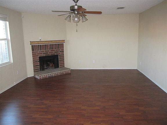 2nd image of 2803 Deerborn St