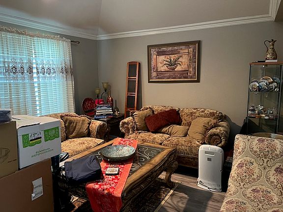 3rd image of 622 Pine Valley