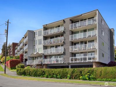 500 W Olympic Place #104, Seattle, WA, 98119