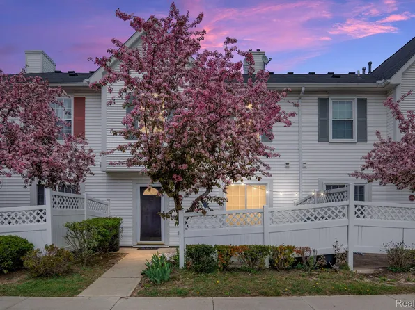 22241 Atlantic Pointe, Farmington, MI 48336