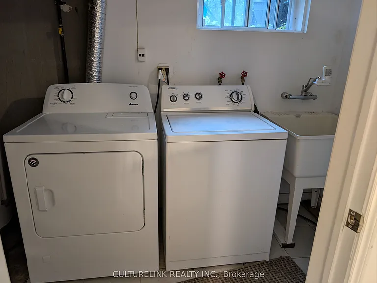 30 Rockport Cres #BASEMENT — Photo 8