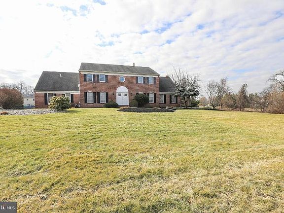 4th image of 230 Grasshopper Dr