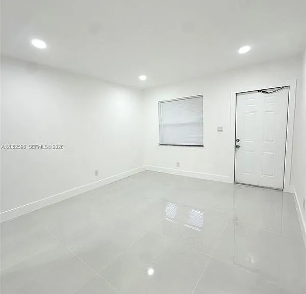 417 NW 7th Ter #14 — Photo 5