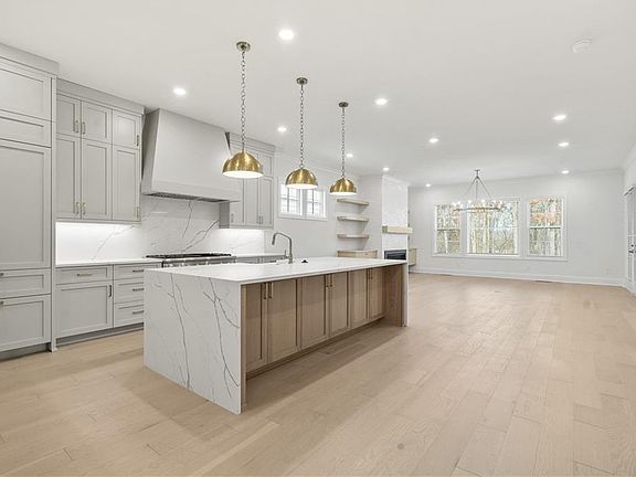 4th image of 566 Sawnee Village Blvd