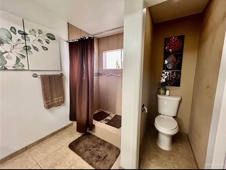 2700 Parker Ln — Photo 9