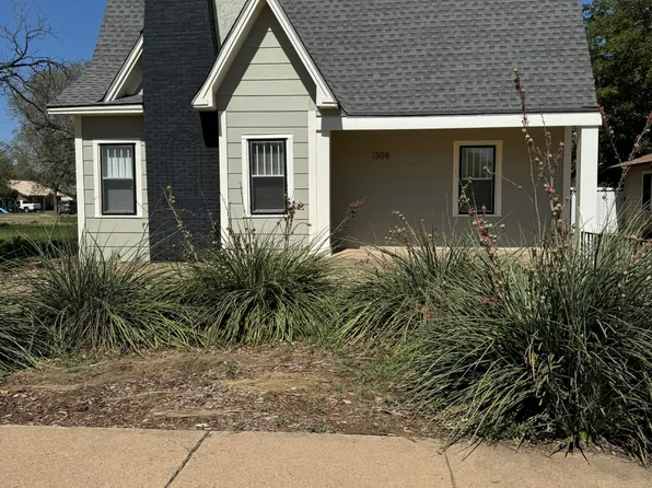 1308 W 11th St, Plainview, TX 79072