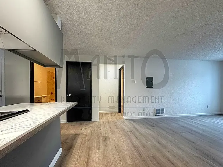 Regency Park Apartments — Photo 8