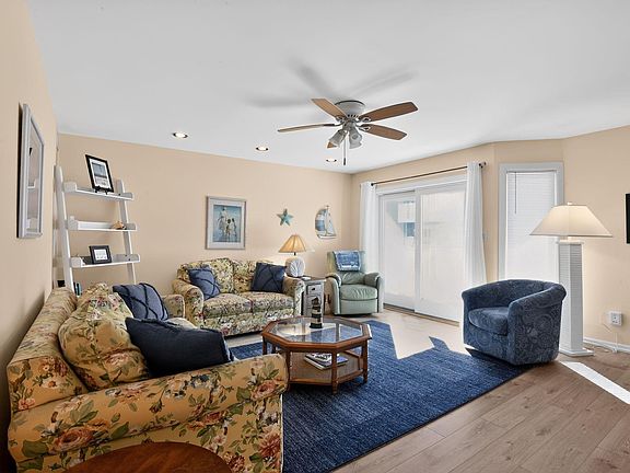 4th image of 1619 Wesley Ave APT C6