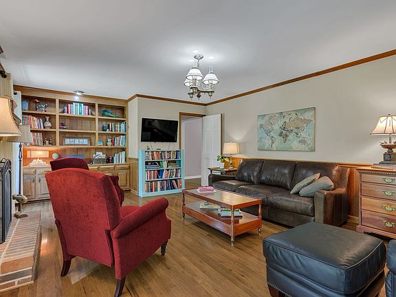 5th image of 605 Edenburg Dr
