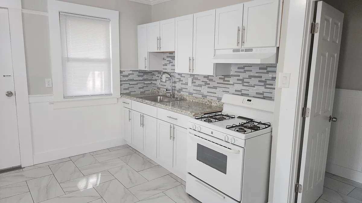 Building Photo - 1516 Pembroke St #2R