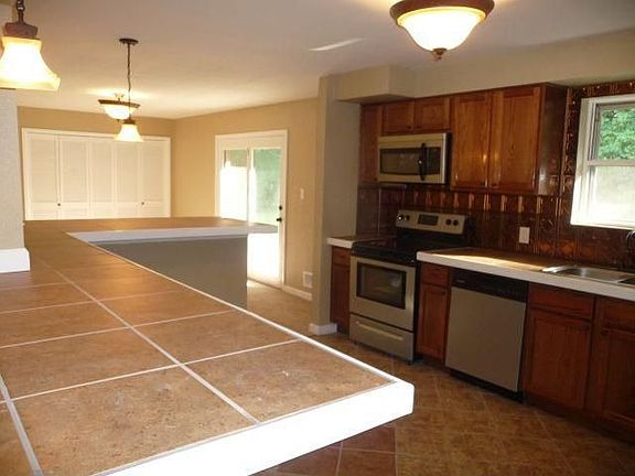4th image of 1110 Jobe Dr