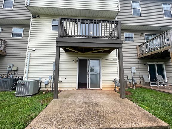 1132 Vantage rear Exterior_05142024